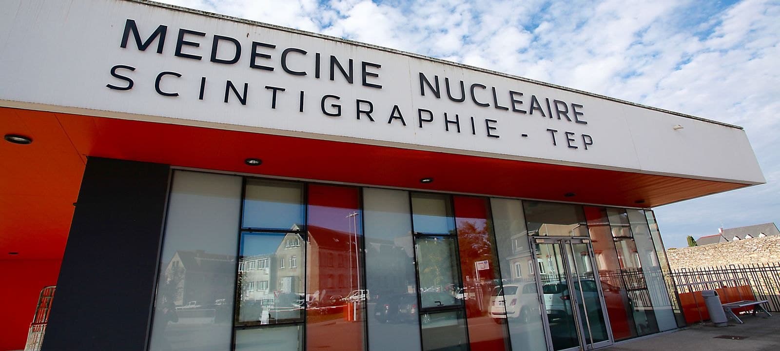 Façade du centre de médecine nucléaire de Vannes